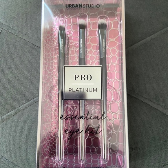 FINAL PRICE MARKDOWN!/Urban Studio Pro Platinum Essential Eye Kit/BRAND NEW!💥 - Picture 4 of 11
